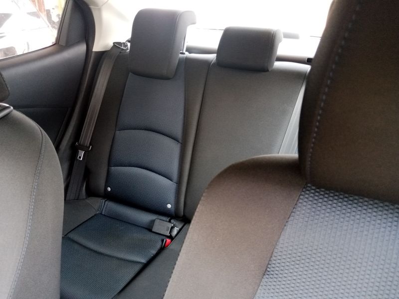 Thumbnail 3 of 2019 Toyota Yaris le